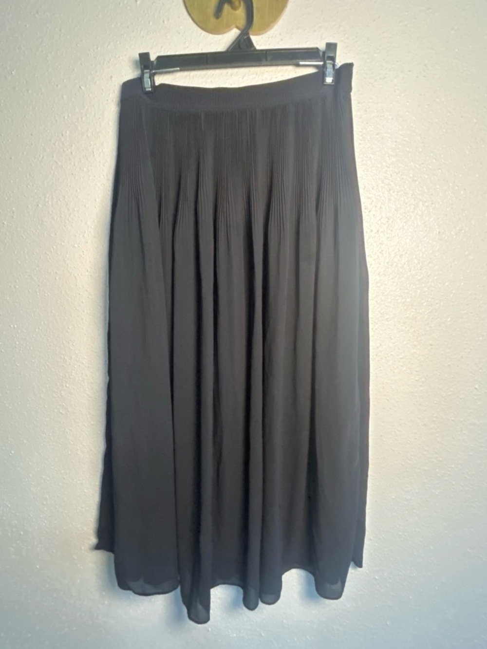 H&M Black Pleated Midi Skirt - Classic Women’s Skirt Size Medium